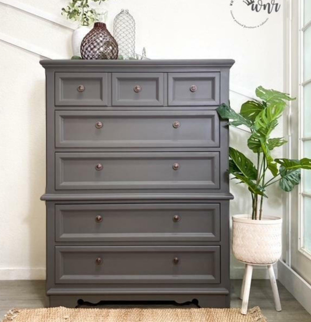 Dixie Belle Mineral Chalk Paint, Hurricane Gray